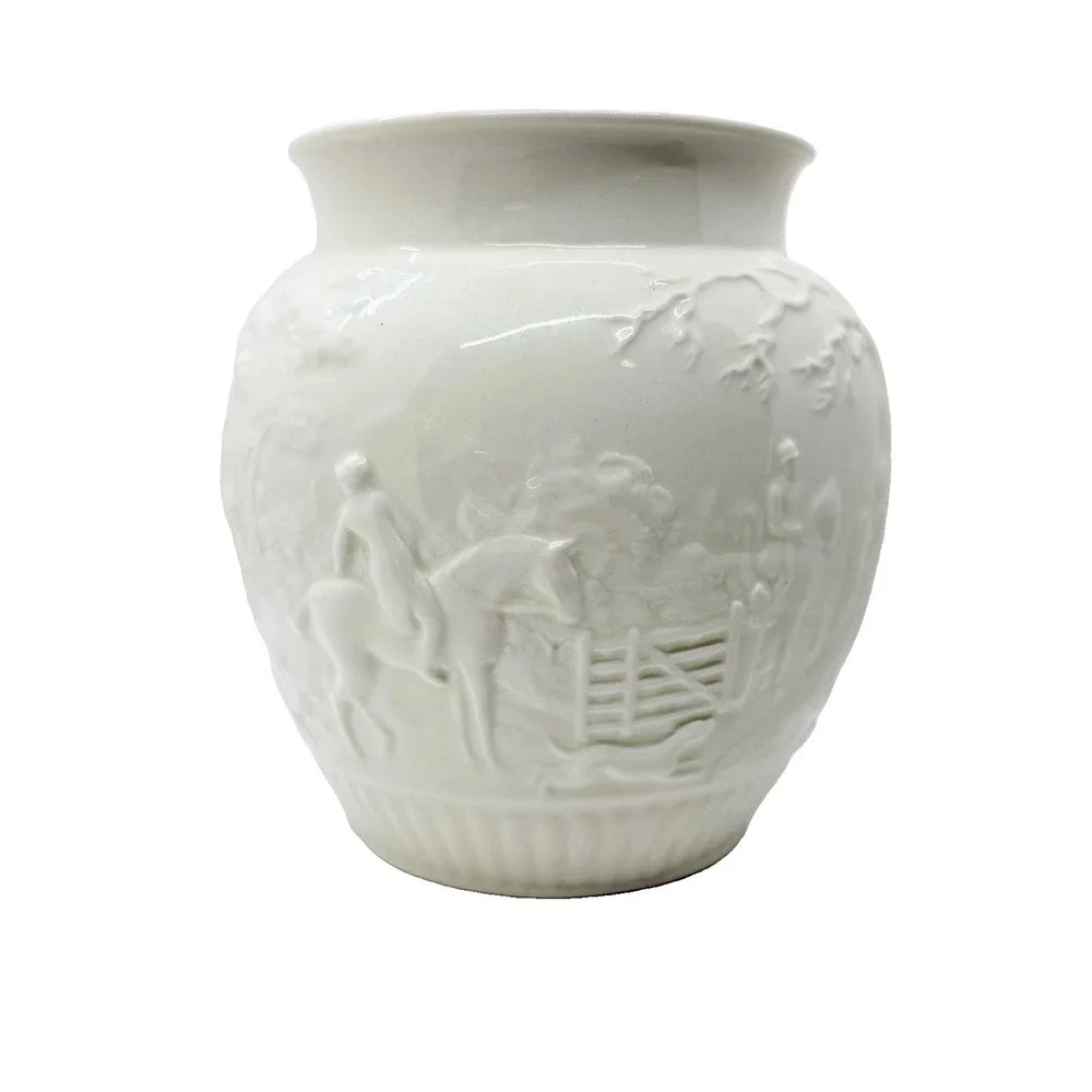 Wedgwood Devonshire Hunt Scene Vase Bas Relief Cream England 7in Vintage